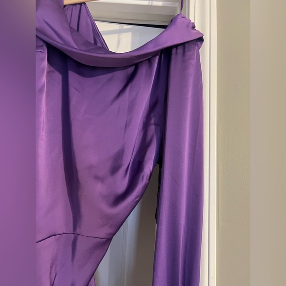 ASTR The Label Augusta Off Shoulder Feather Trim Mini Dress Purple Size Large - Picture 7 of 15